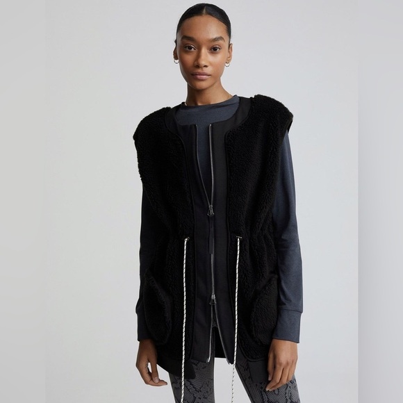 Varley Perry Gillet Sherpa Fleece Vest Black - Picture 2 of 8